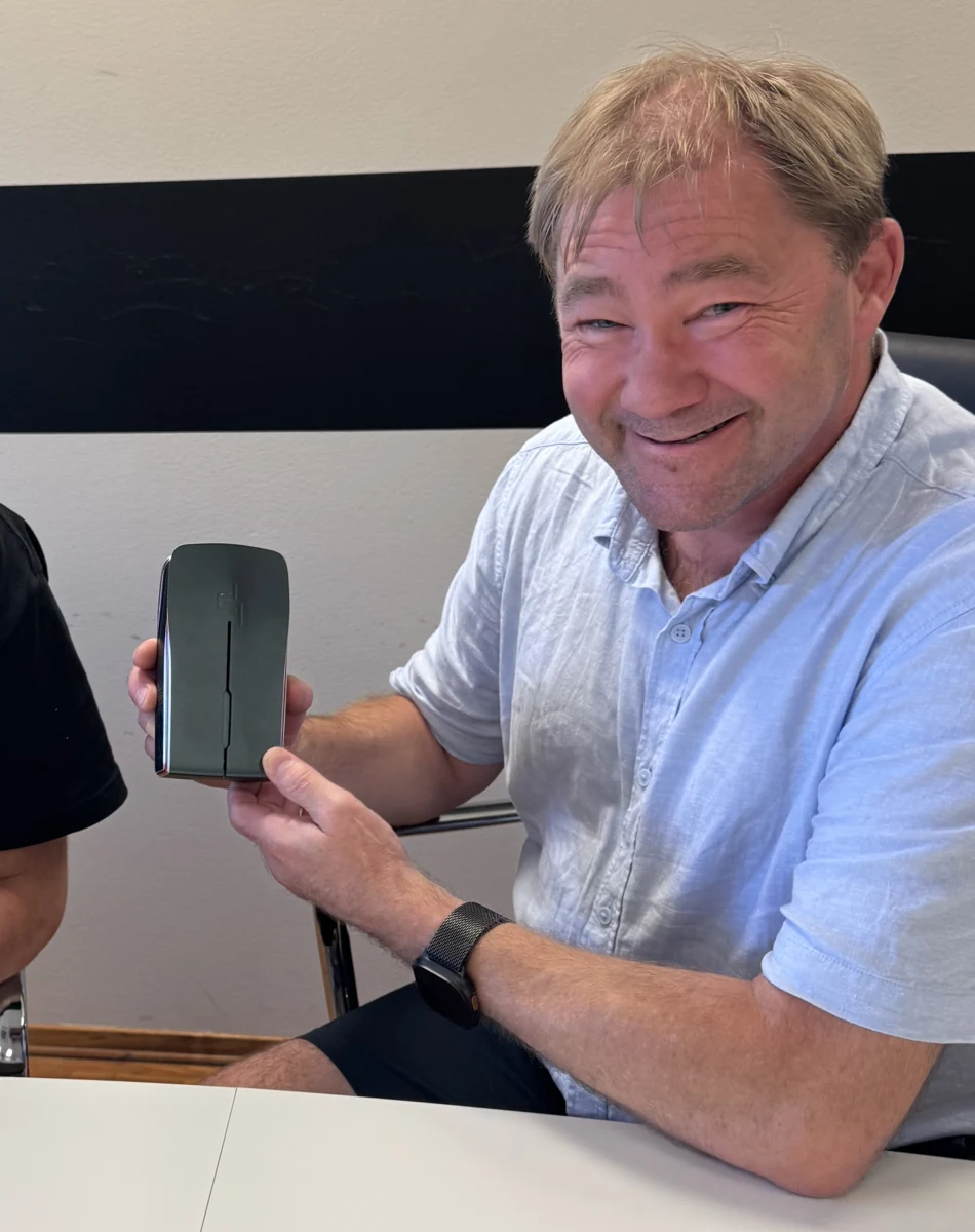 Ronny Johnsen of JPC AS holding a Disqnect device